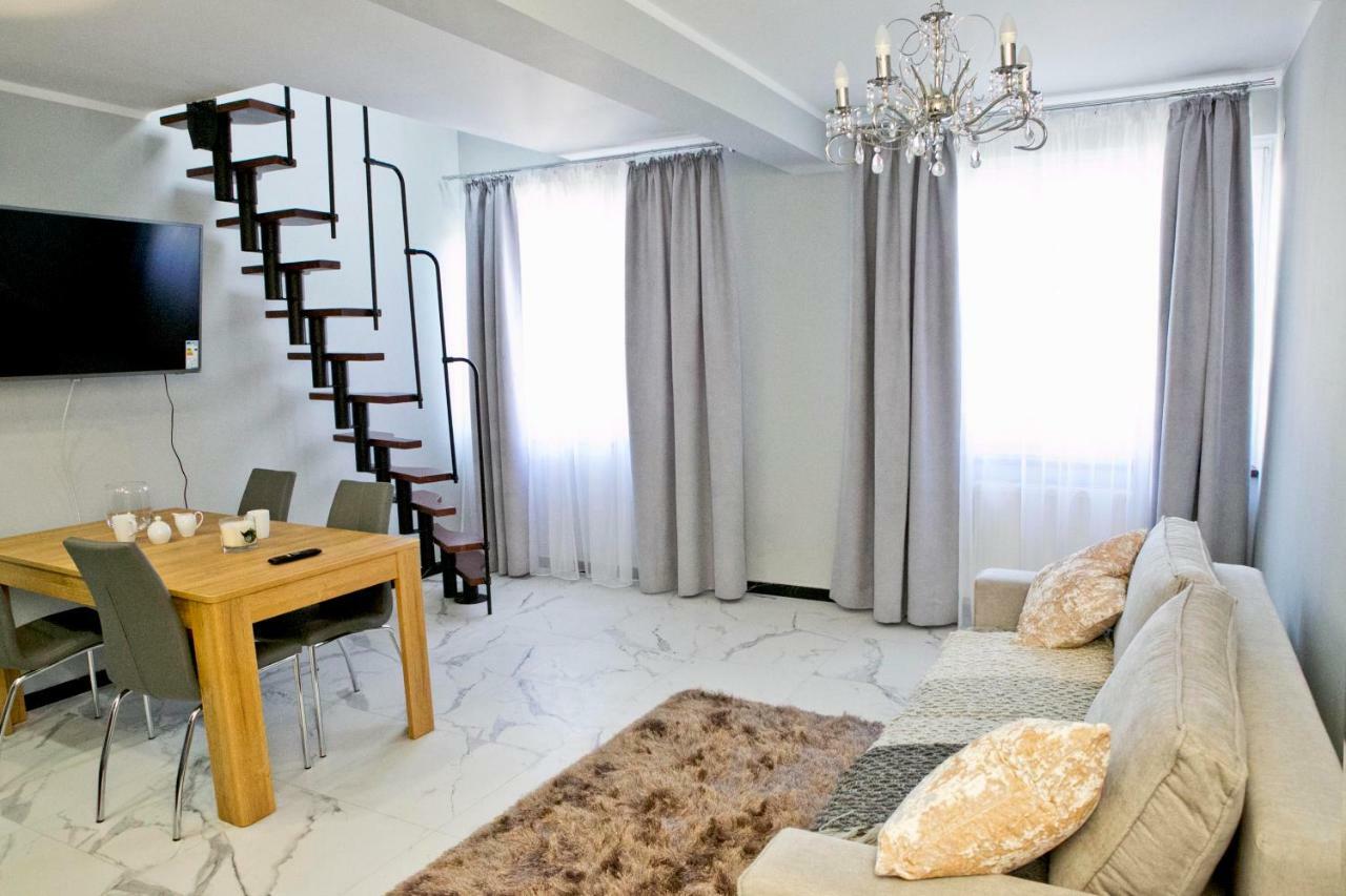 Apartment Elegant Center Pawlikowskiego 8 *